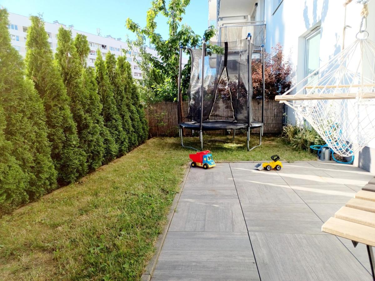 Sunny Sleeps 4 By The Beach With Garden Patio - Przymorze * Gdansk